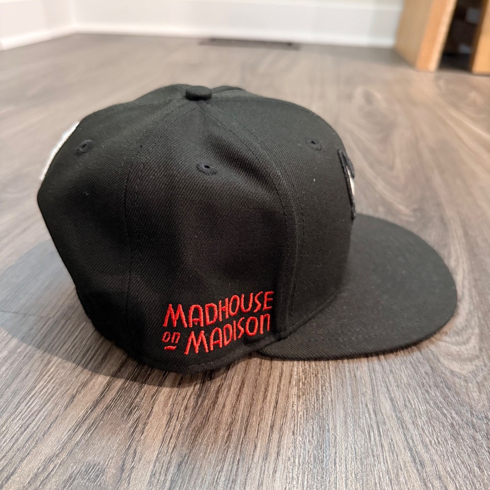 Chicago Bulls Madhouse on Madison Snapback Hat Black Red NBA New Era 9FIFTY - Picture 2 of 6